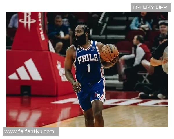 莱昂纳德半场表现出色高效贡献13分3篮板4助攻1抢断助力球队